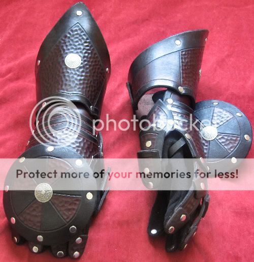 HammeredFingerGauntletswithBucklers.jpg