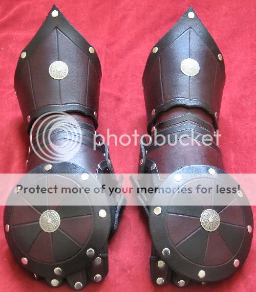 SmoothFingerGauntletswithBucklers1.jpg